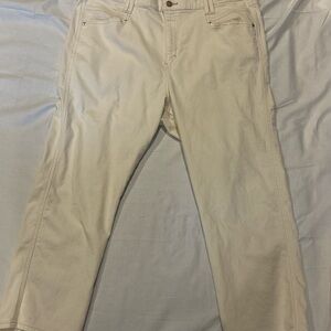 Signature by Levi Strauss women’s cream colored jeans